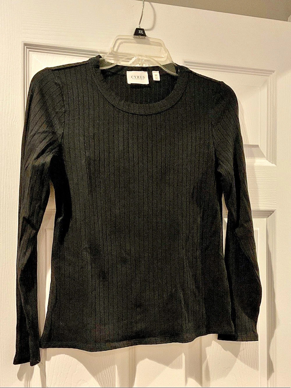 Cyrus essentials Ribbed Long Sleeve Top in Black Size Medium NWOT